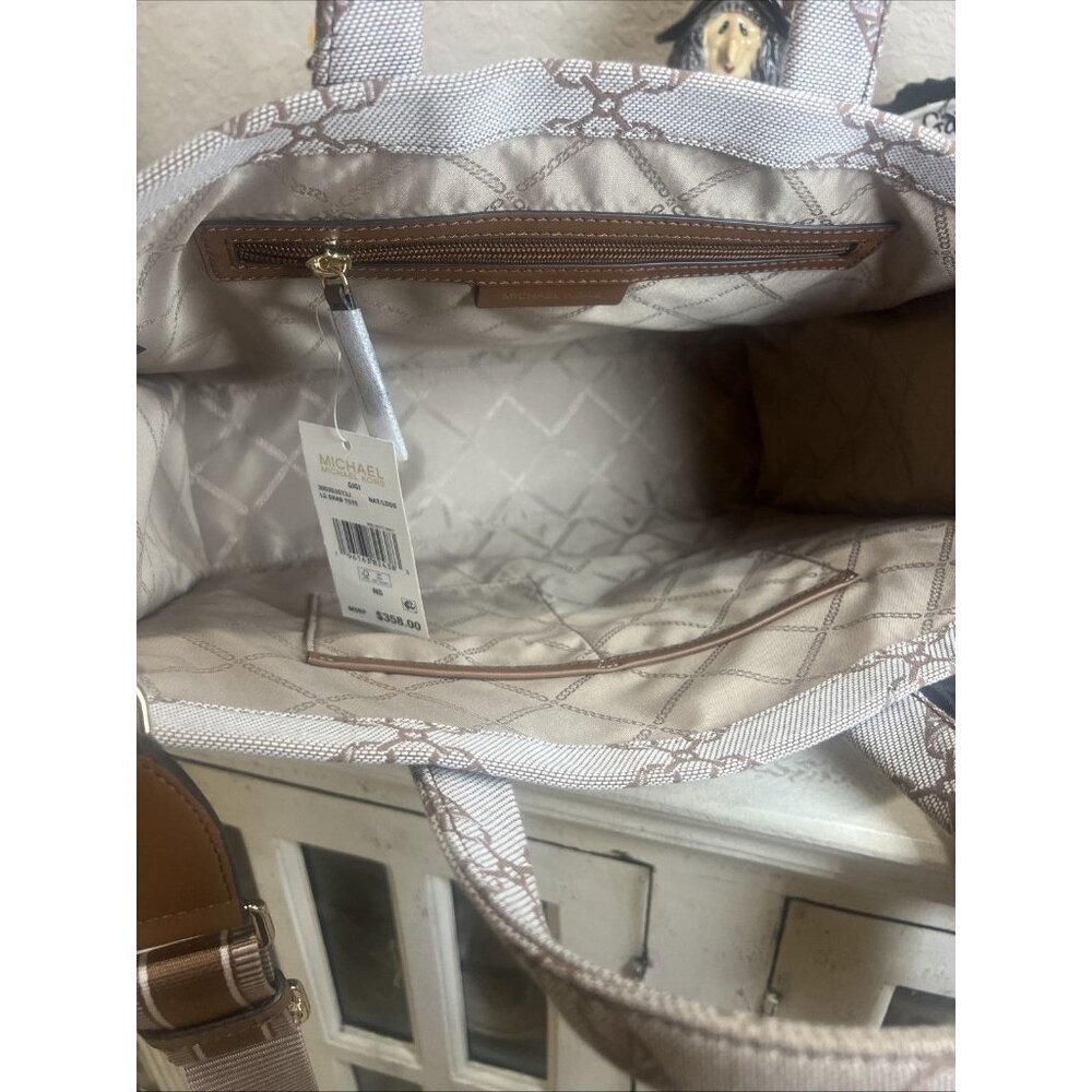 Michael Kors Gigi Extra Large Empire Logo Jacquard Crossbody Natural/Luggaga New - Picture 5 of 7